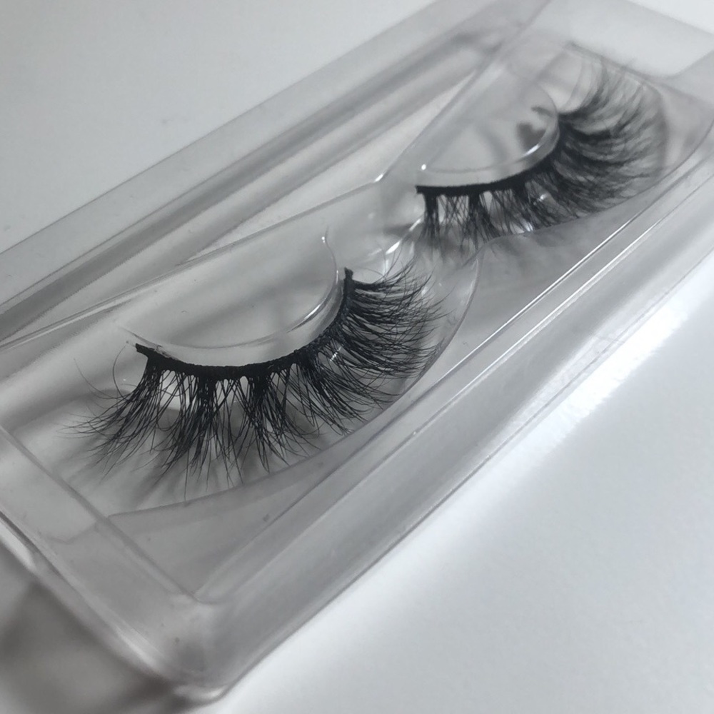 False eyelashes